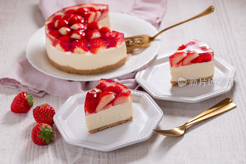 草莓果冻芝士蛋糕