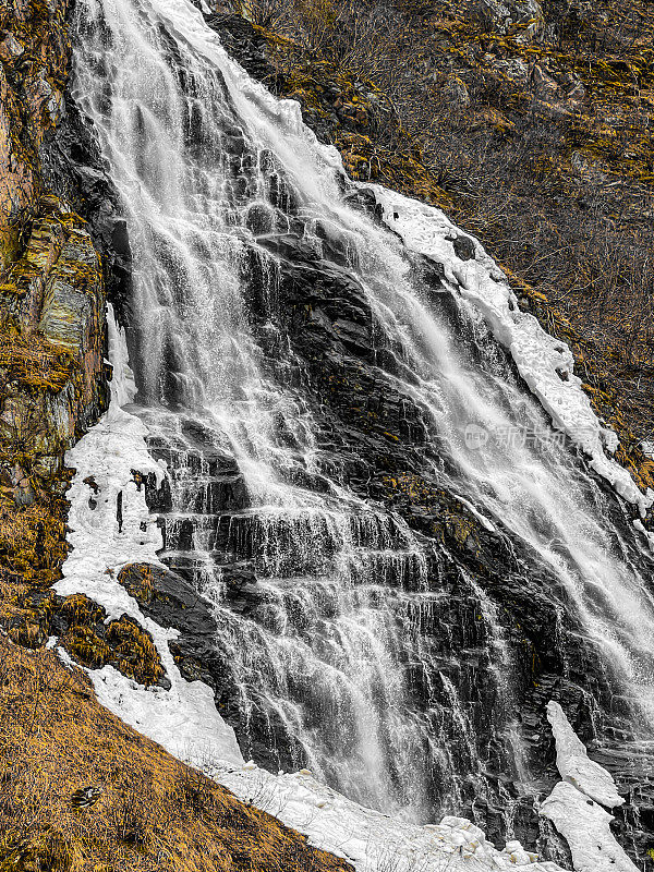阿拉斯加内陆的瀑布
