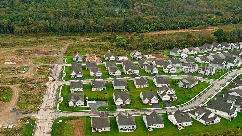 新泽西州曼斯菲尔德镇的住宅社区与建筑的高空鸟瞰图