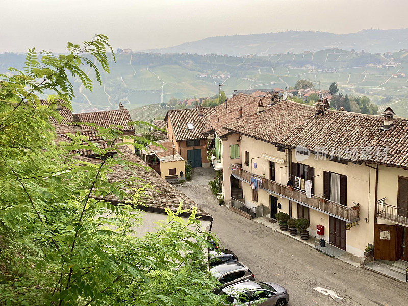 意大利-皮埃蒙特地区-阿尔巴村全景图