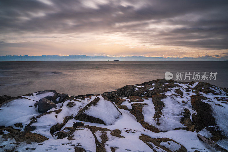 卑诗省维多利亚达拉斯路的雪景海景