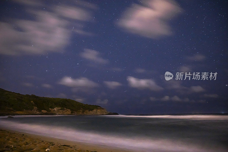 海上的云和流星雨