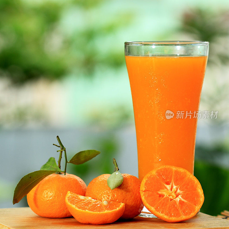 一组橙汁