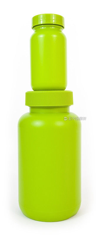 两个绿色塑料瓶