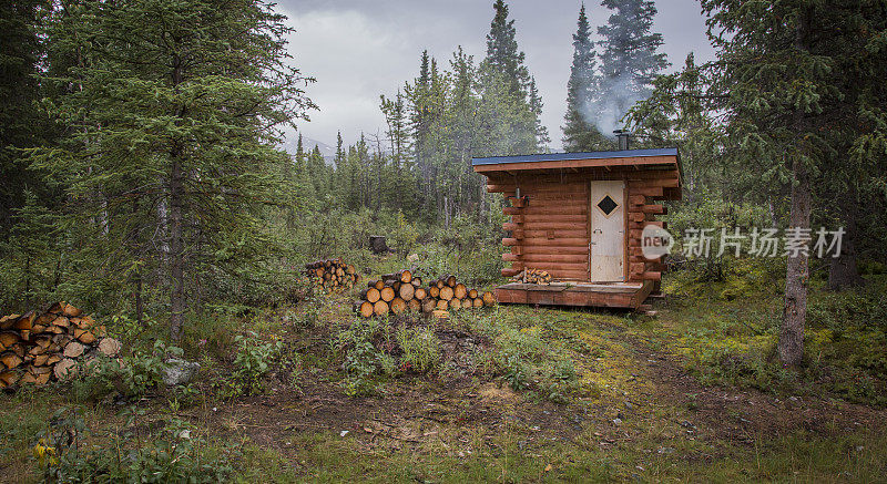 森林里的一个偏僻的小木屋