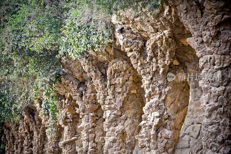 巴塞罗那奎尔公园的天然石头柱廊