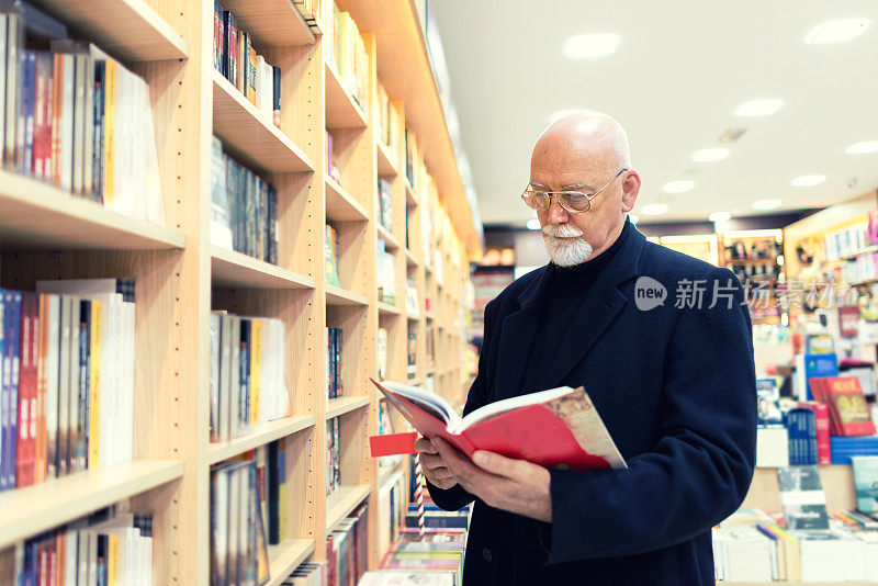 书店里的老人