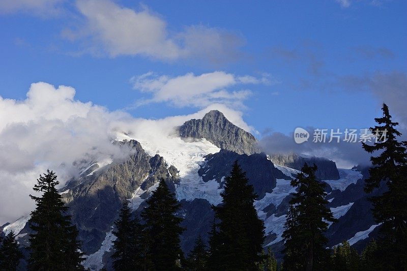 Shuksan蓝色神秘山