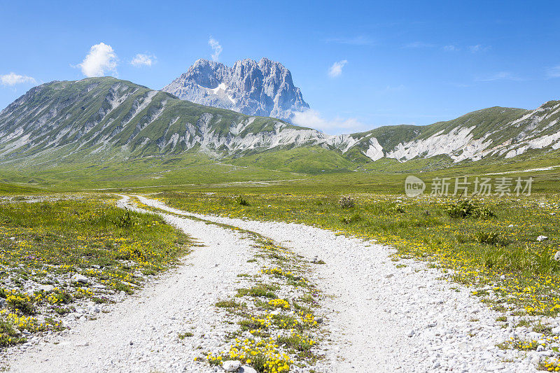 山土路和大角，皇帝营地