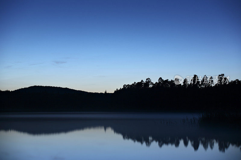 日落后的穆迪湖