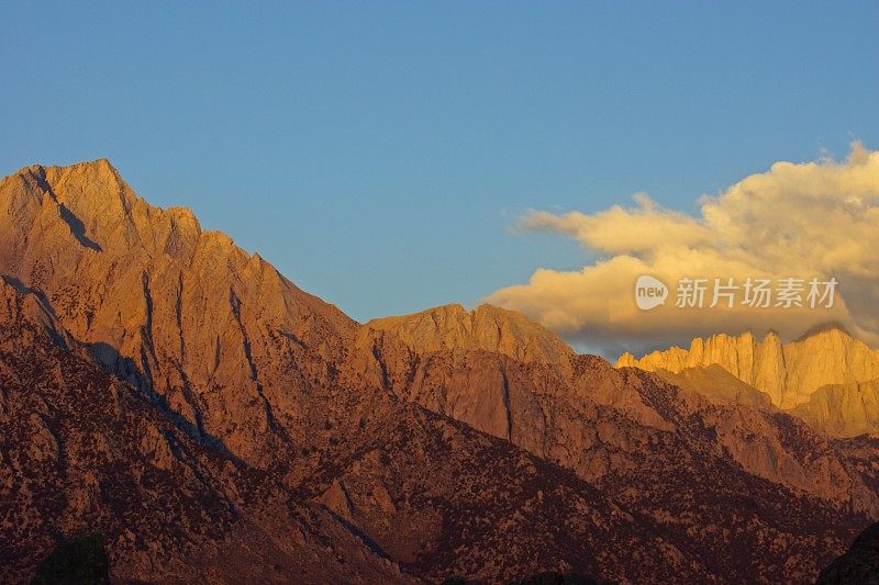 高山脉的山峰