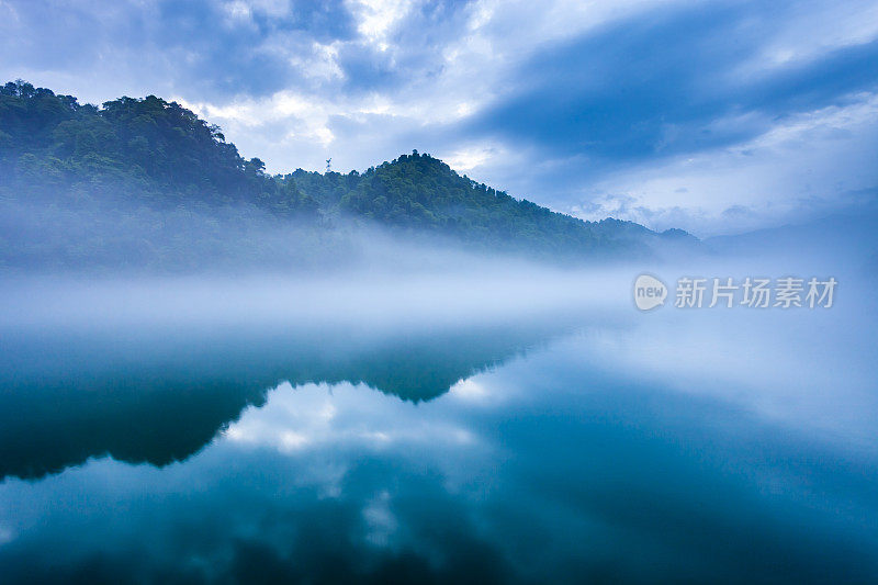 湖的早晨