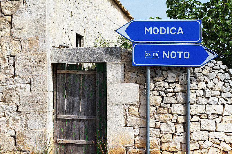 西西里岛东南部:道路和道路标志，莫迪卡和诺托