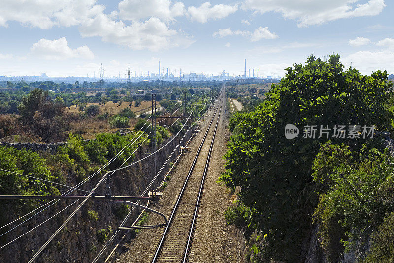 塔兰托，通往工业区的铁路