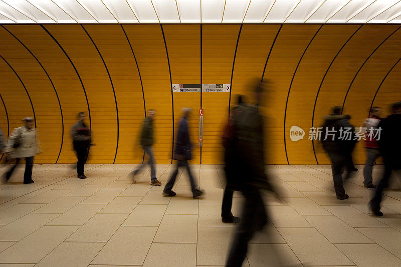 运动模糊了人们对现代橙色隧道的反对
