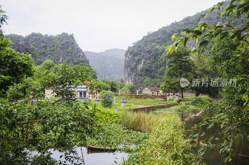 沼泽中的越南村庄