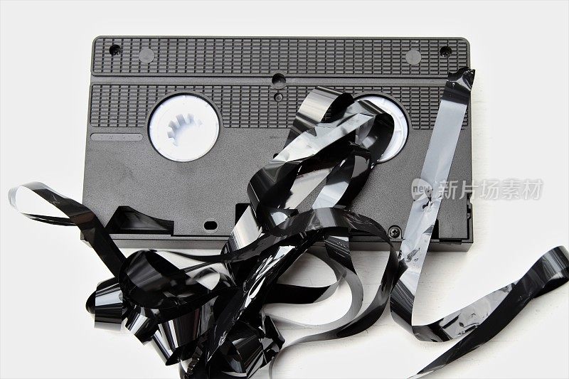 坏掉的缠绕在一起的旧录像带