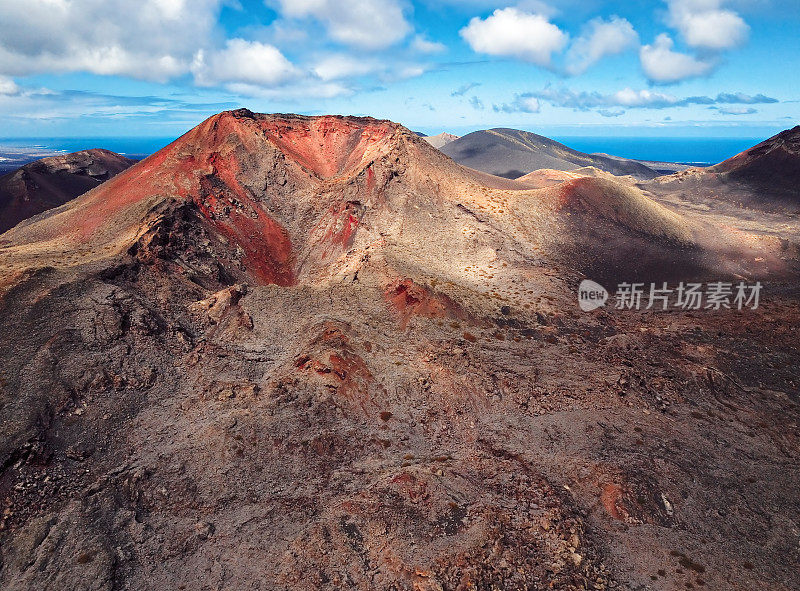 加那利群岛兰萨罗特提曼法亚国家公园的空中火山景观