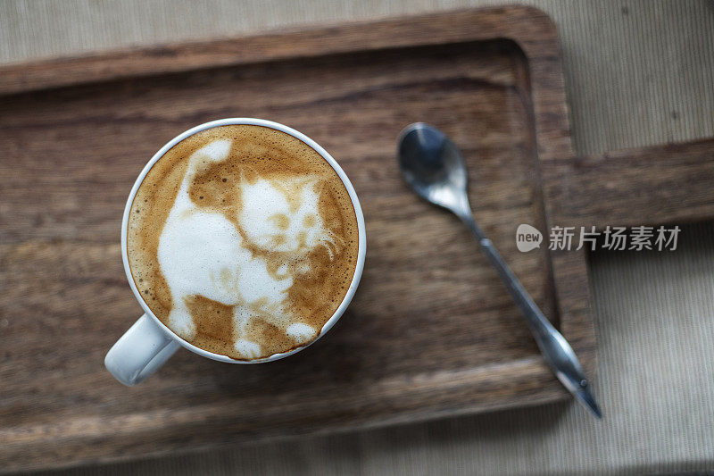 拿铁咖啡艺术:会走路的小猫