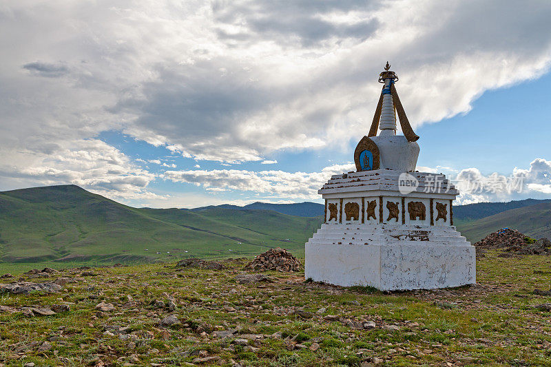 蒙古喀喇昆林附近的佛塔