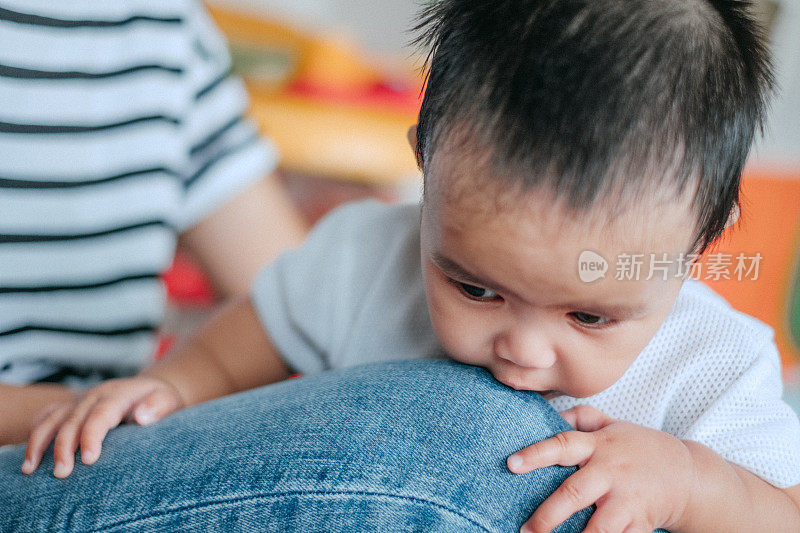 可爱的马来西亚新生儿肖像