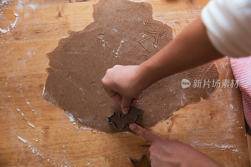 做姜饼的女孩