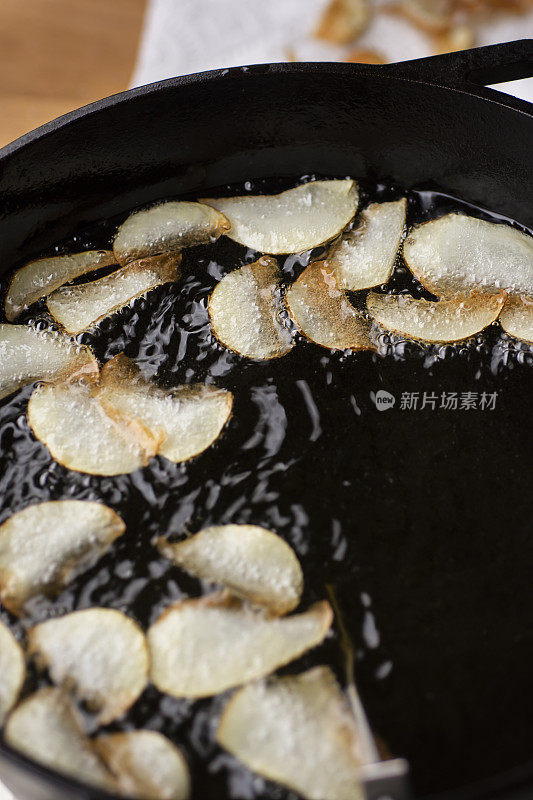 烹饪土豆片