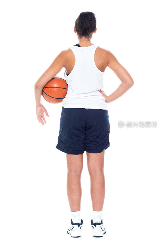 非裔美国篮球运动员在白人背景-手在臀部