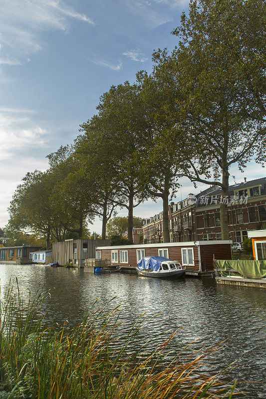 荷兰乌得勒支运河上的船屋