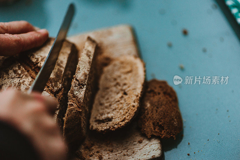 美味的素食无麸质全麦酸面包