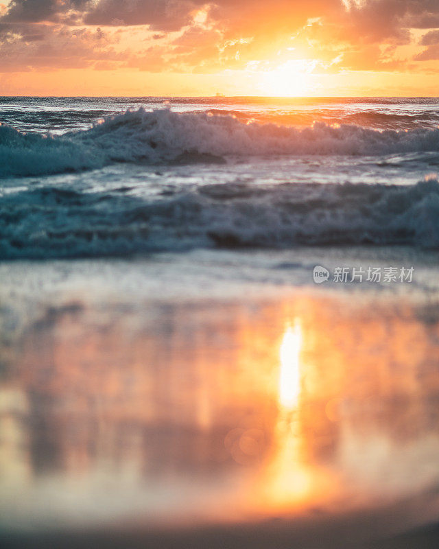 海上日出