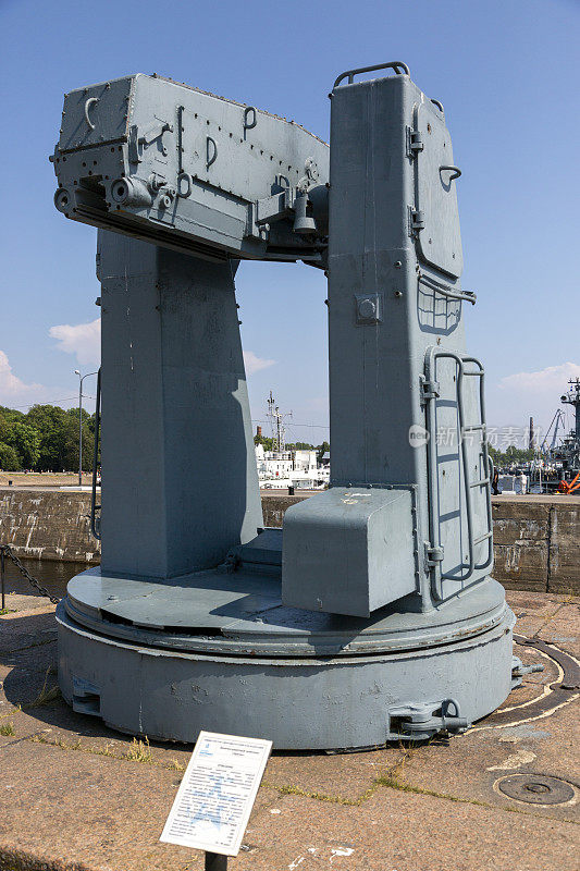 在圣彼得堡Kronstadt码头的武器展览上，Uragan防空导弹系统的发射器