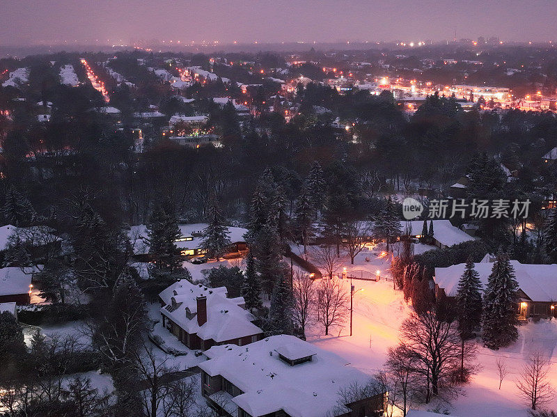 冬天，北约克地区贵族住宅区的雪夜