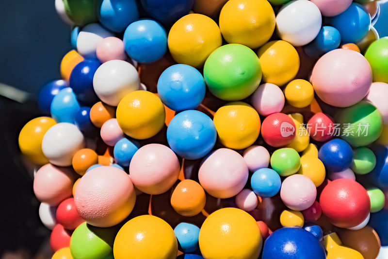 儿童玩具，不同颜色的塑料球，五颜六色