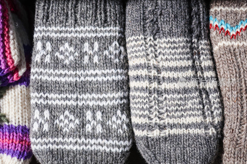 黑山黑湖传统手工羊毛拖鞋、袜子和套头衫
