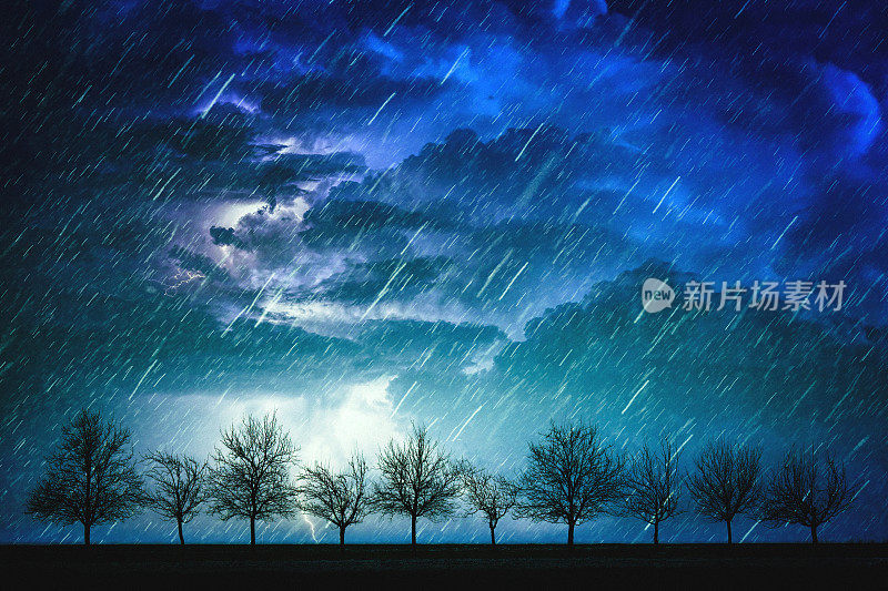 乡村雷雨