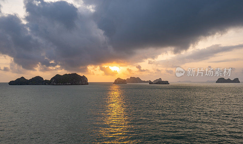 在东南亚兰哈和下龙湾的越南猫巴岛的热带天堂上充满活力的日出