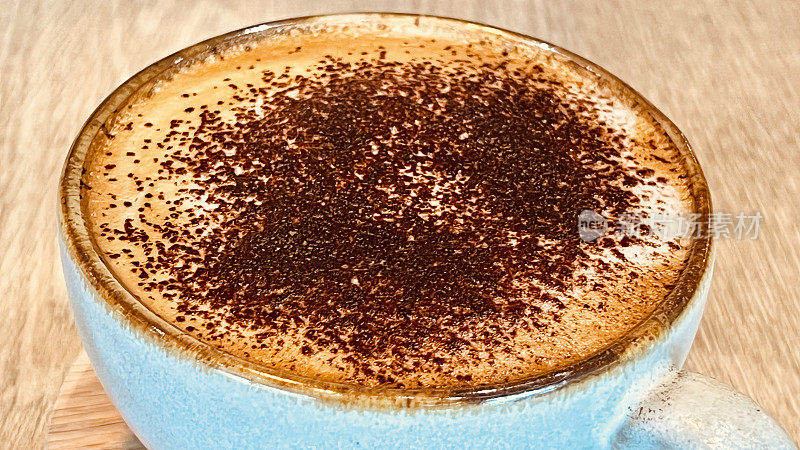 热卡布奇诺加咖啡豆