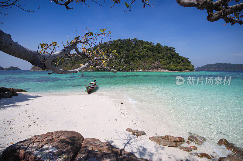 泰国里佩岛安达曼海美丽的绿松石海滩