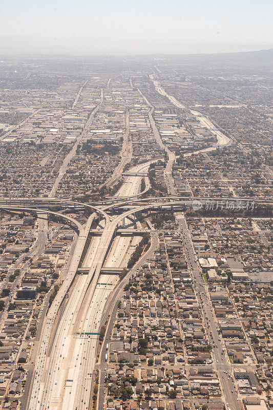 洛杉矶105和110高速公路的鸟瞰图