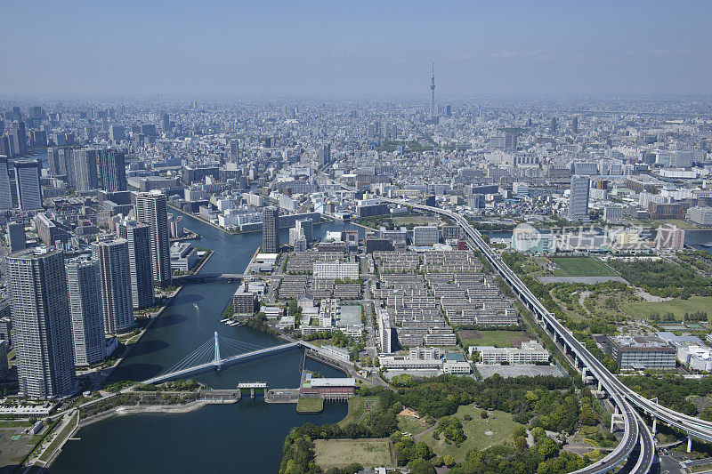 Tatsumi站航拍从南侧朝向天空树塔方向，Koto，东京