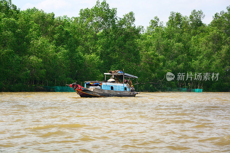 湄公河上的木船