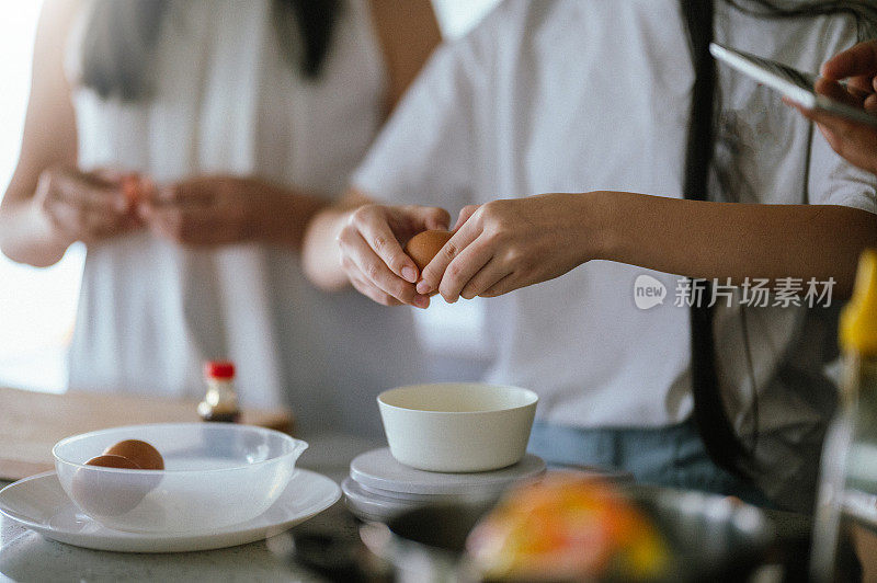 鸡蛋的开端:烹饪课上的蛋糕制作