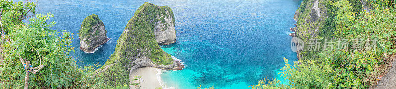 俯瞰克林金海滩，碧蓝碧绿，美丽的山形在海上。旅游目的地度假概念自然风景