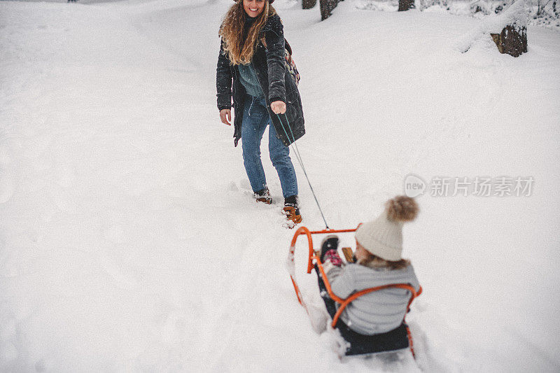 雪中的聚会时间