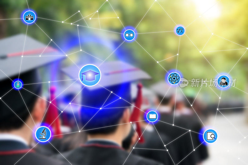 智能教育与教育图标网络连接以毕业为背景，抽象图像视觉化，物联网概念。