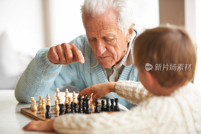 教孙子下棋