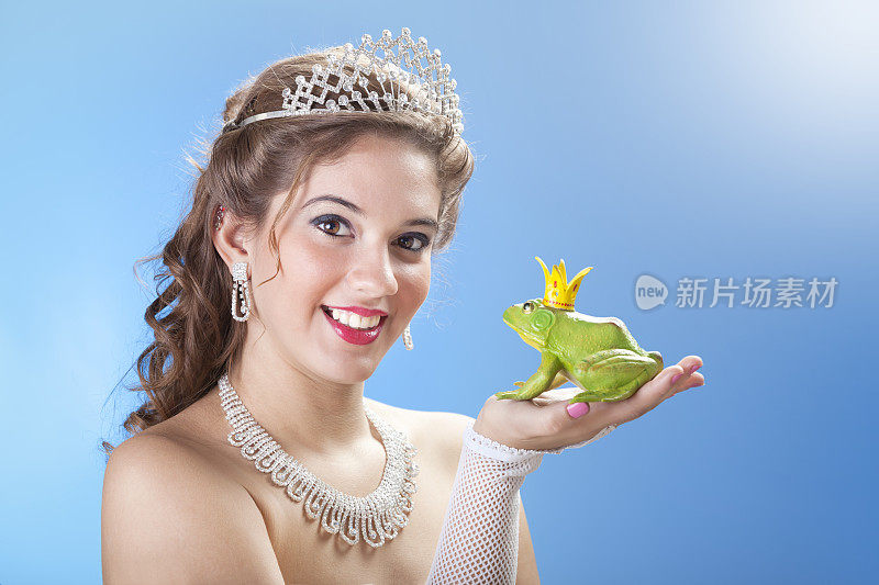 金发公主亲吻青蛙
