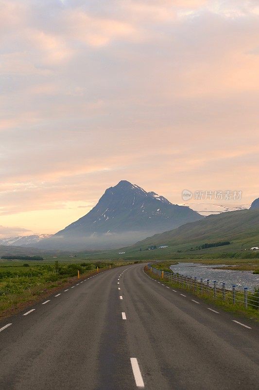 通往山区的路