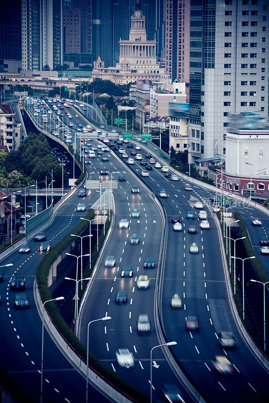 上海，高速公路上开车